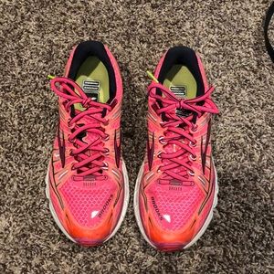 Brooks size 8